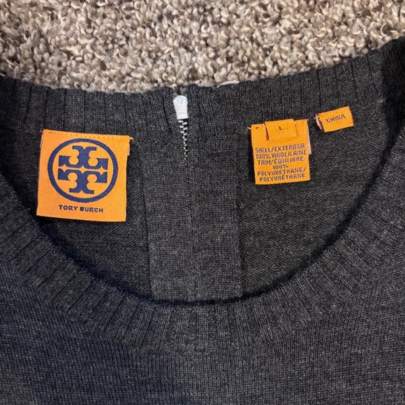 Tory Burch Charcoal Gray 100% Wool Metallic Logo Zip Back Sweater Womens Large - Picture 3 of 7